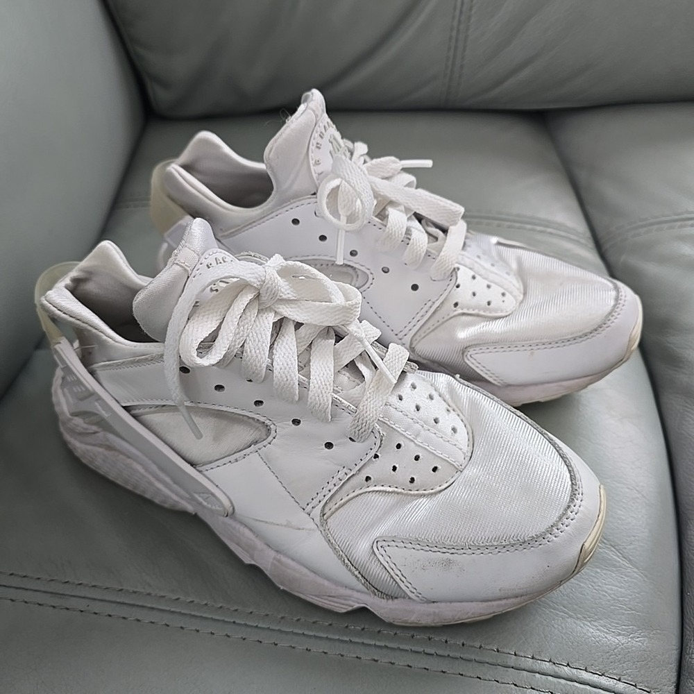 Nike Air Huarache Shoes Womens Size 8.5 White Triple White Sneakers DH4439-102 - Picture 2 of 7